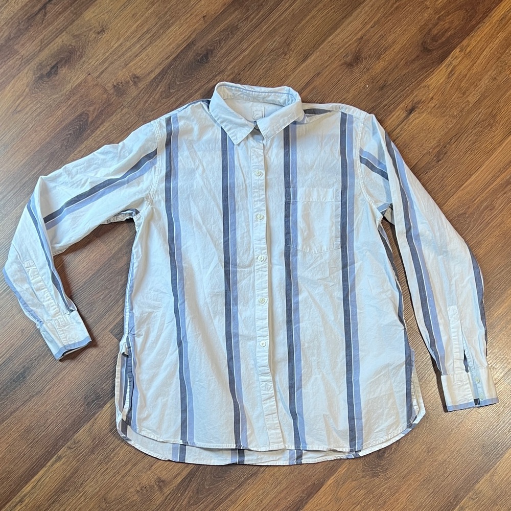 GAP Men's Blue and White Striped Button Down Shirt